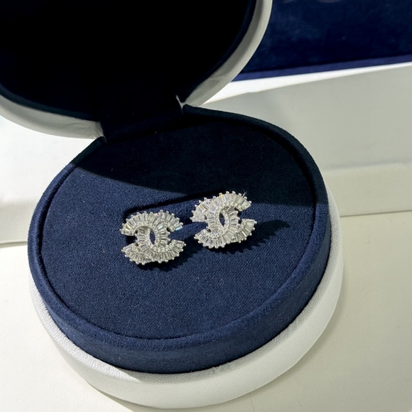 Chanel square diamond stud earrings - Picture 9 of 9